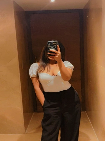 Slim and attractive call girl profile from Kalyani Nagar Pune