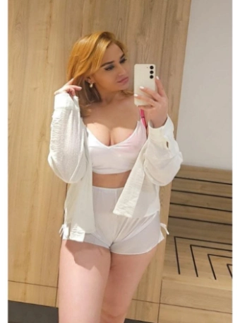 Call girl profile photo from Preeti X Hub for discreet home service in Aundh Pune