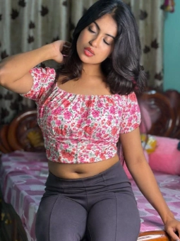 Verified independent call girl profile available for private companionship in Aundh Pune